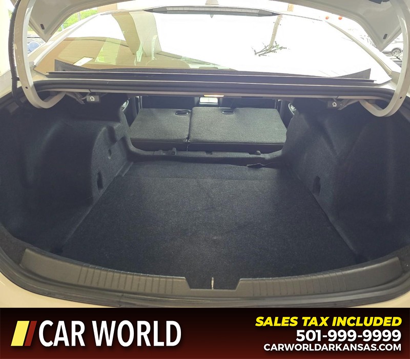 Chevrolet Malibu Vehicle Full-screen Gallery Image 14