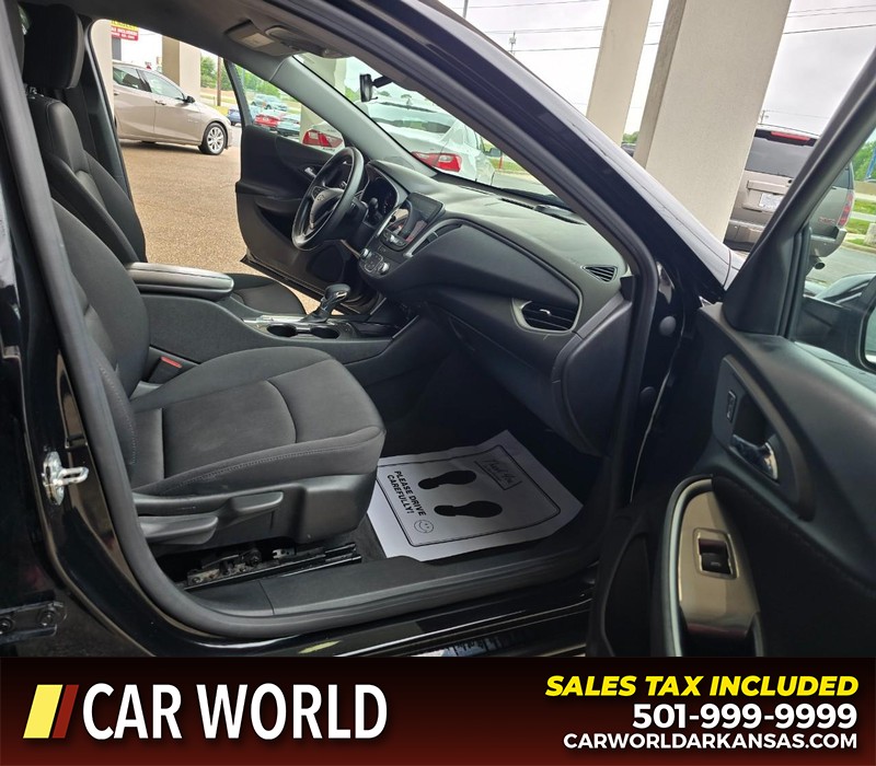 Chevrolet Malibu Vehicle Full-screen Gallery Image 11