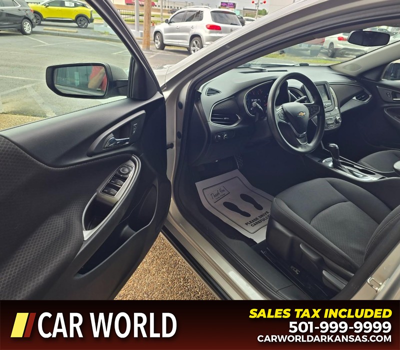 Chevrolet Malibu Vehicle Full-screen Gallery Image 7