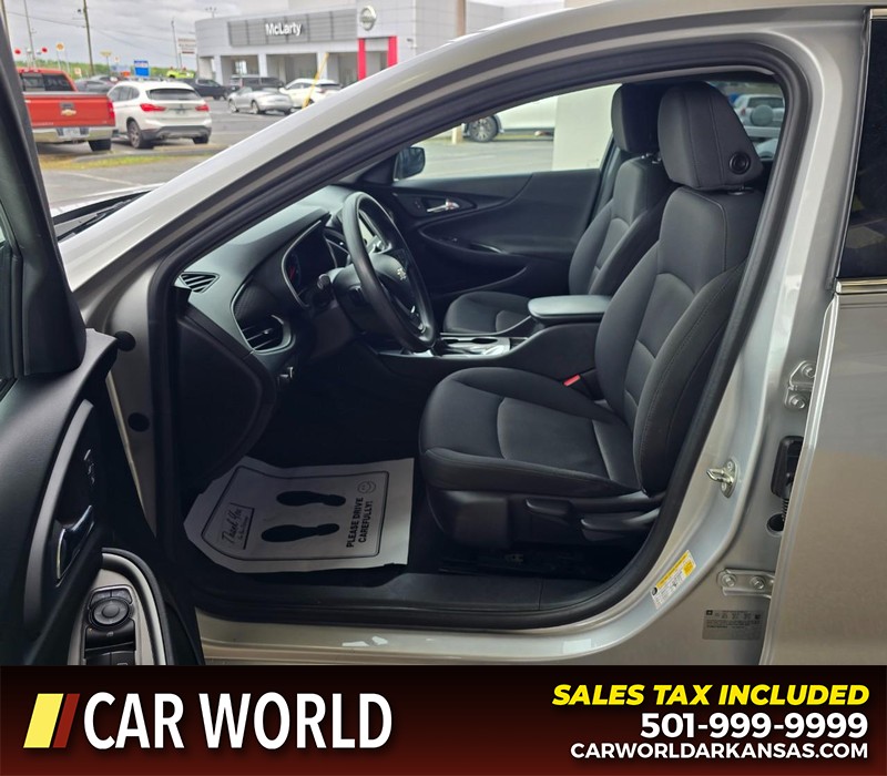 Chevrolet Malibu Vehicle Full-screen Gallery Image 8