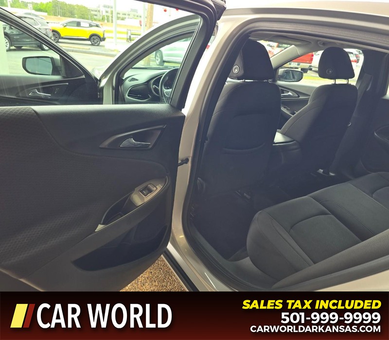 Chevrolet Malibu Vehicle Full-screen Gallery Image 9