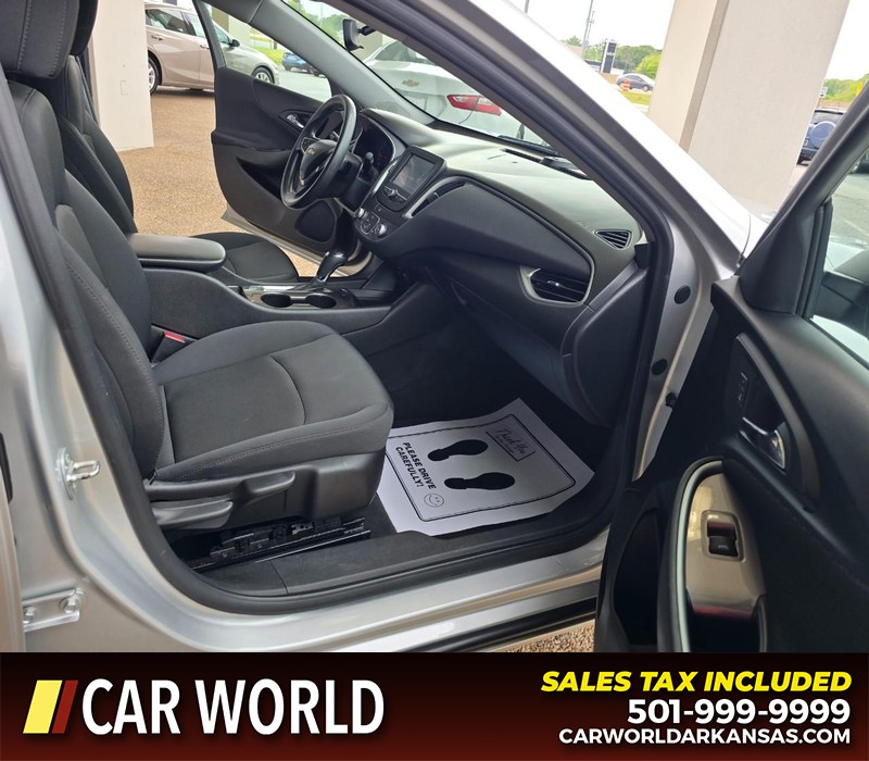 Chevrolet Malibu Vehicle Full-screen Gallery Image 11