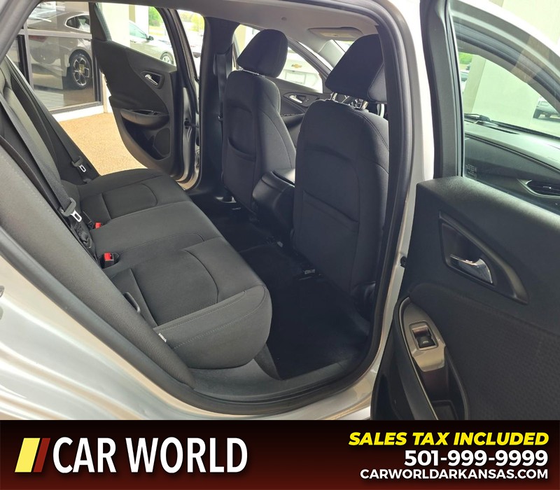 Chevrolet Malibu Vehicle Full-screen Gallery Image 12