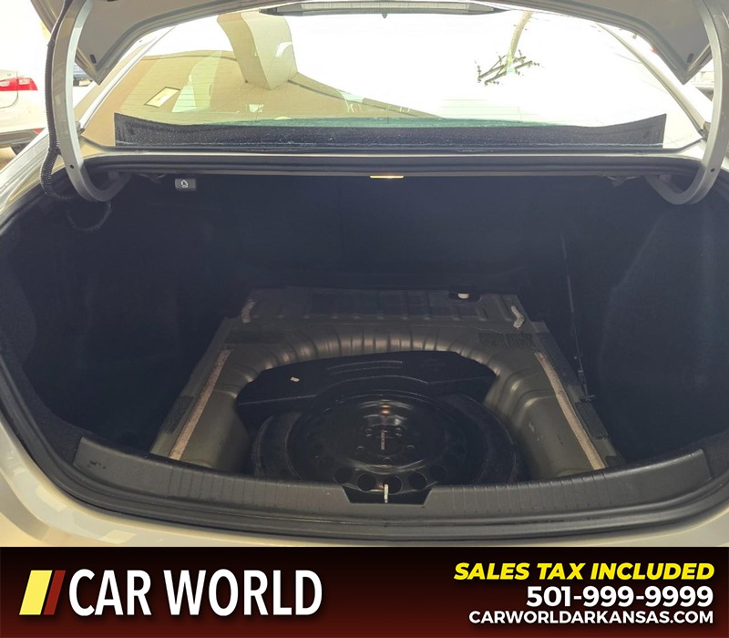 Chevrolet Malibu Vehicle Full-screen Gallery Image 13