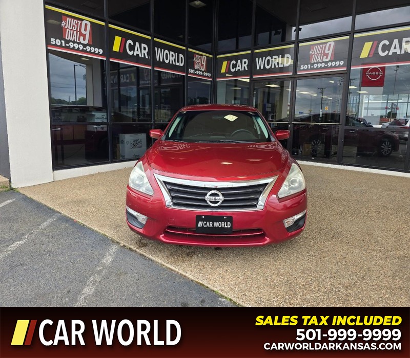 Nissan Altima Vehicle Full-screen Gallery Image 2