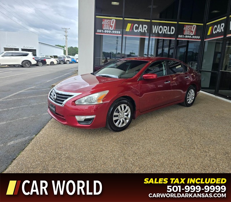 Nissan Altima Vehicle Full-screen Gallery Image 3