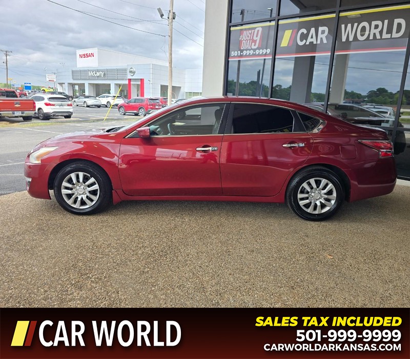 Nissan Altima Vehicle Full-screen Gallery Image 4