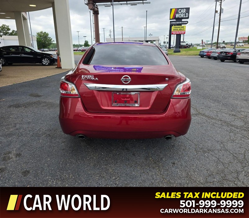 Nissan Altima Vehicle Full-screen Gallery Image 5