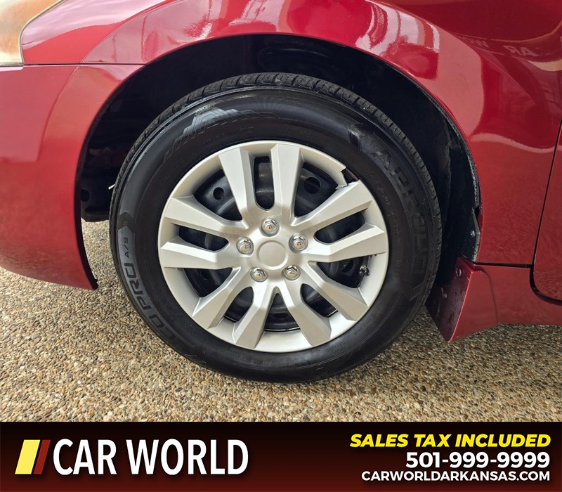 Nissan Altima Vehicle Full-screen Gallery Image 6