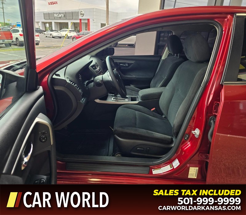 Nissan Altima Vehicle Full-screen Gallery Image 8