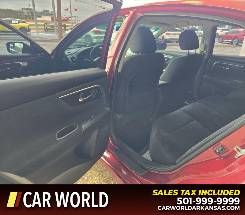 Nissan Altima Vehicle Full-screen Gallery Image 9