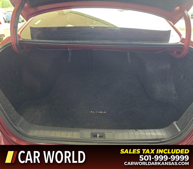 Nissan Altima Vehicle Full-screen Gallery Image 13