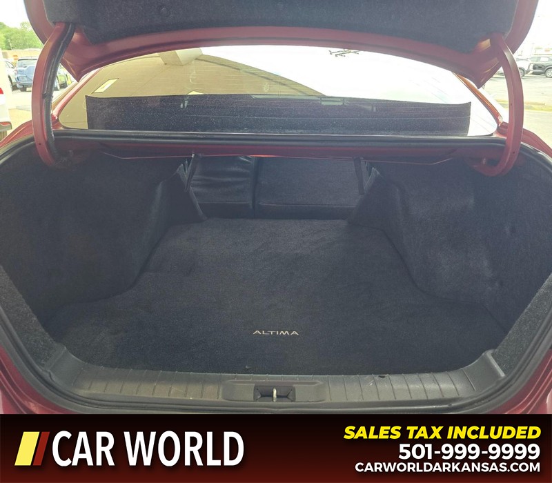 Nissan Altima Vehicle Full-screen Gallery Image 14