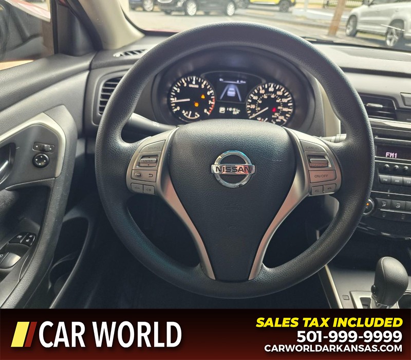 Nissan Altima Vehicle Full-screen Gallery Image 15