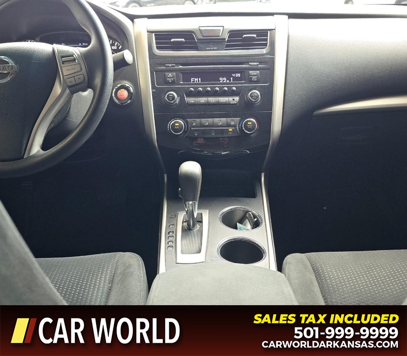 Nissan Altima Vehicle Full-screen Gallery Image 18