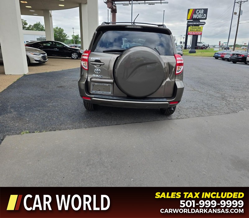 Toyota RAV4 Vehicle Full-screen Gallery Image 5