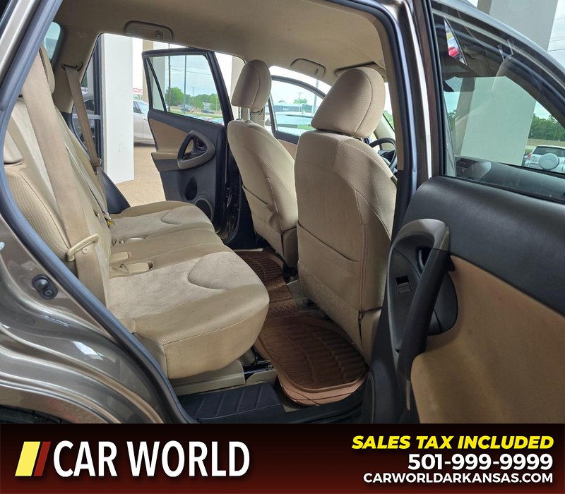 Toyota RAV4 Vehicle Full-screen Gallery Image 12