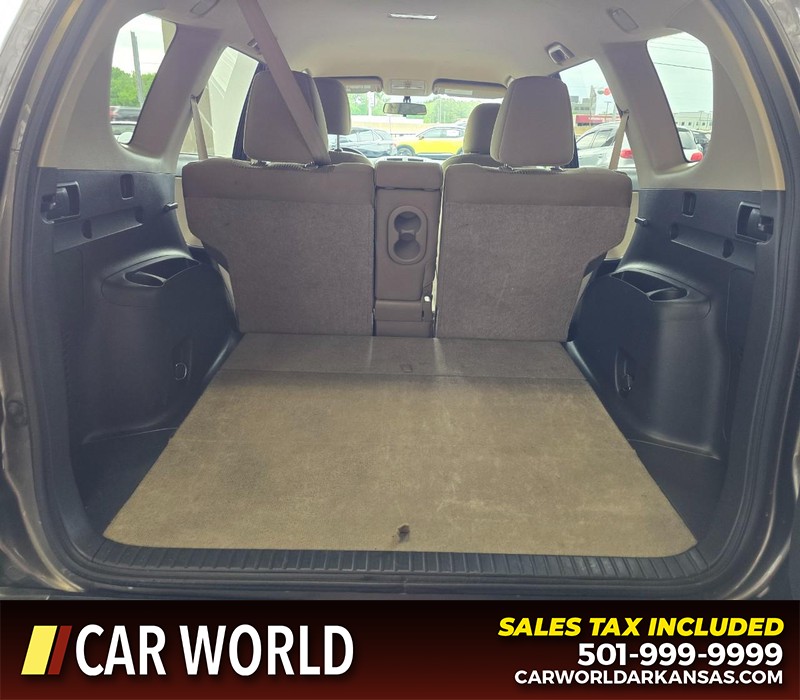 Toyota RAV4 Vehicle Full-screen Gallery Image 13