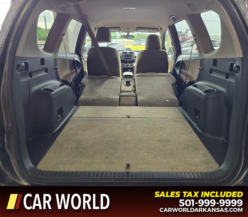 Toyota RAV4 Vehicle Full-screen Gallery Image 14