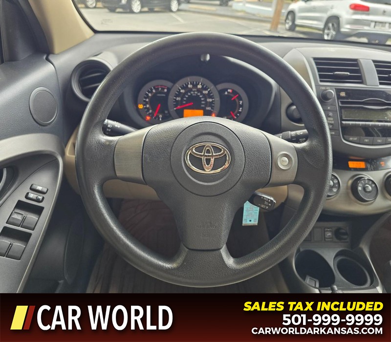 Toyota RAV4 Vehicle Full-screen Gallery Image 15