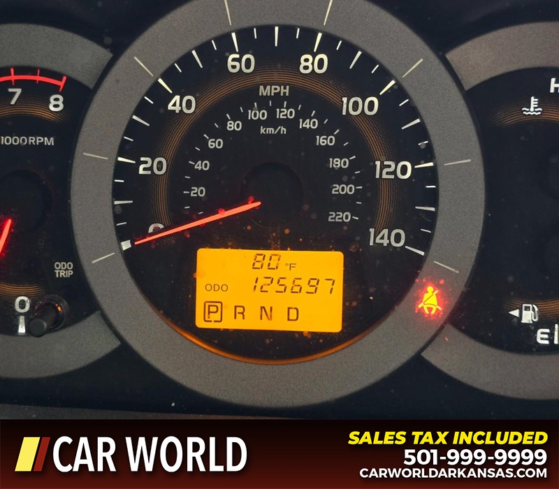 Toyota RAV4 Vehicle Full-screen Gallery Image 16