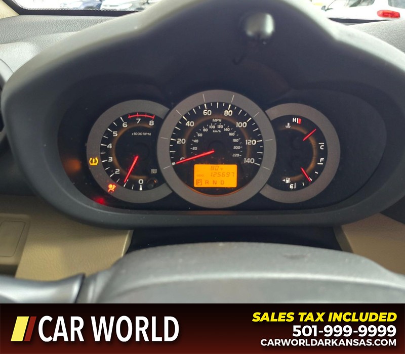 Toyota RAV4 Vehicle Full-screen Gallery Image 17