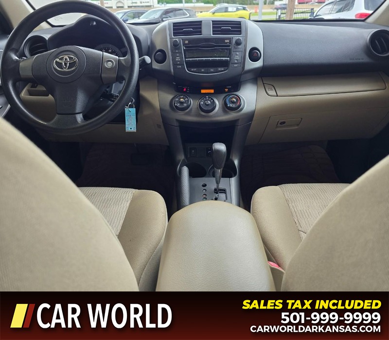 Toyota RAV4 Vehicle Full-screen Gallery Image 18
