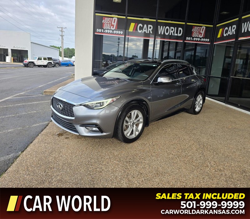 INFINITI QX30 Vehicle Full-screen Gallery Image 3