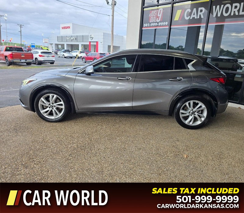 INFINITI QX30 Vehicle Full-screen Gallery Image 4