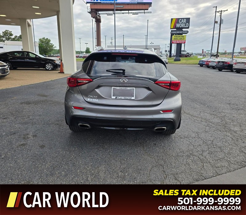 INFINITI QX30 Vehicle Full-screen Gallery Image 5