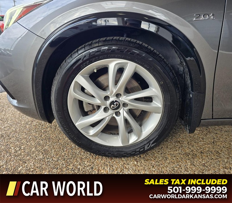 INFINITI QX30 Vehicle Full-screen Gallery Image 6