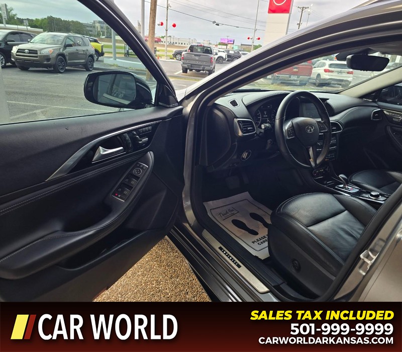 INFINITI QX30 Vehicle Full-screen Gallery Image 7