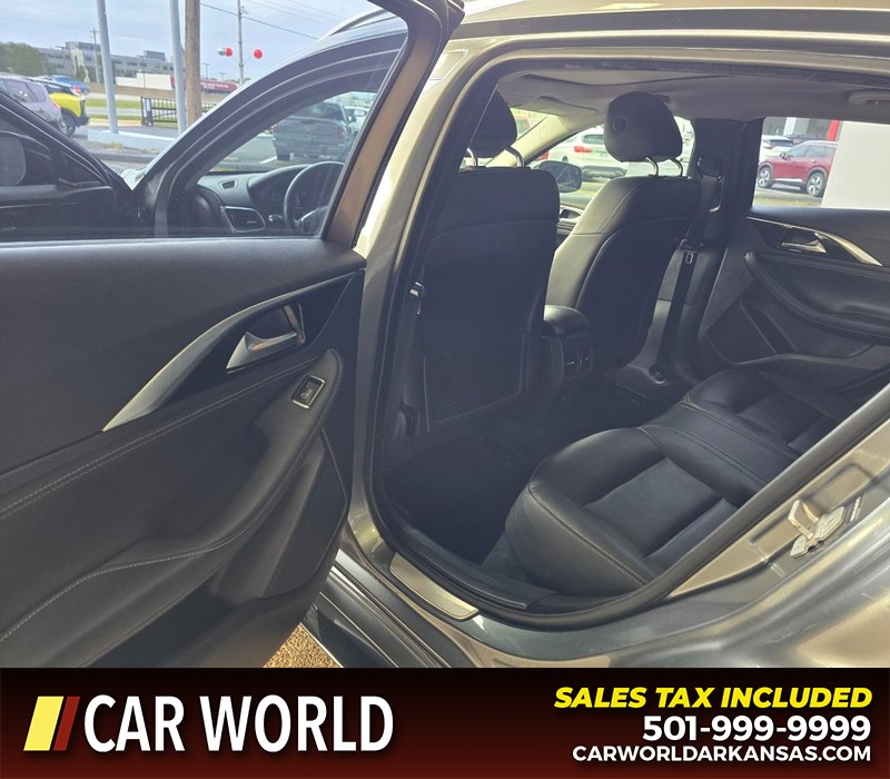 INFINITI QX30 Vehicle Full-screen Gallery Image 9