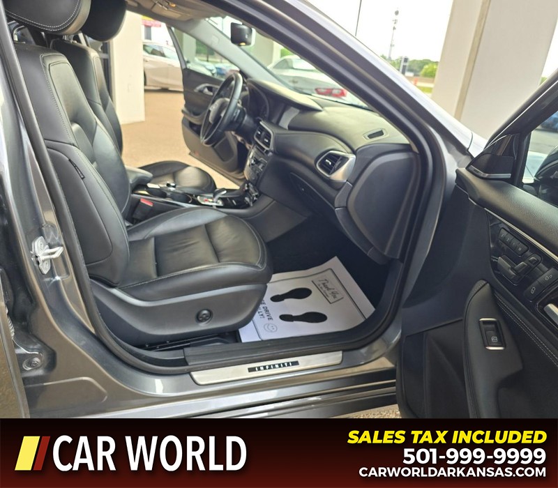 INFINITI QX30 Vehicle Full-screen Gallery Image 11