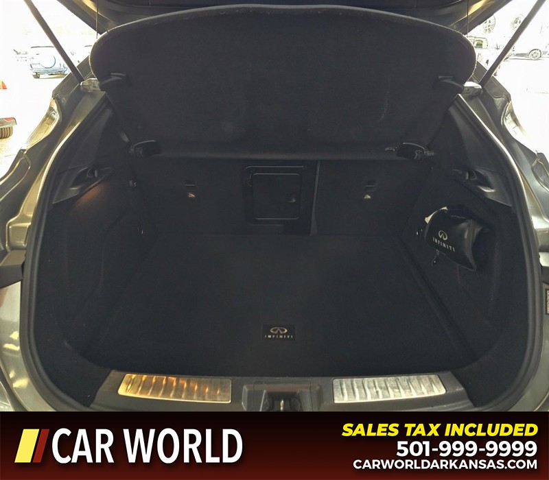 INFINITI QX30 Vehicle Full-screen Gallery Image 13