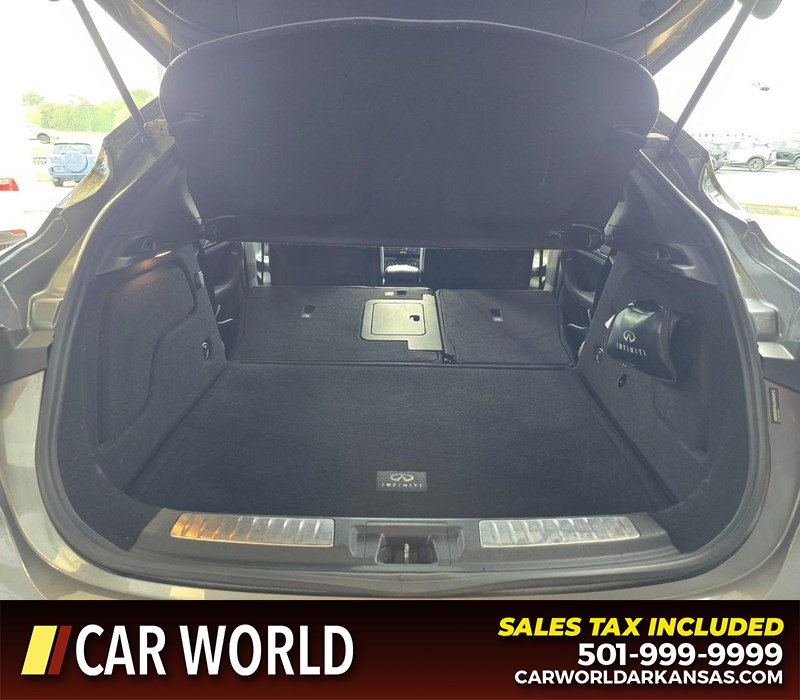 INFINITI QX30 Vehicle Full-screen Gallery Image 14