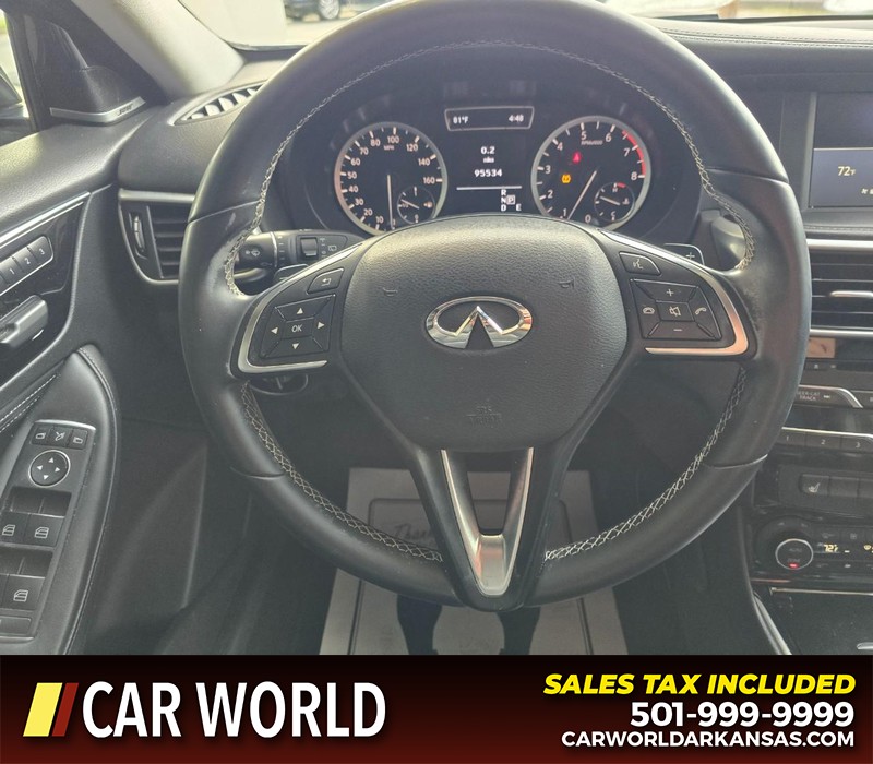 INFINITI QX30 Vehicle Full-screen Gallery Image 15