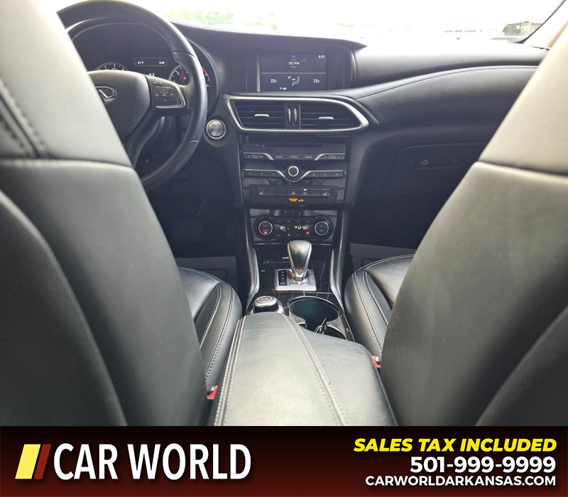 INFINITI QX30 Vehicle Full-screen Gallery Image 18