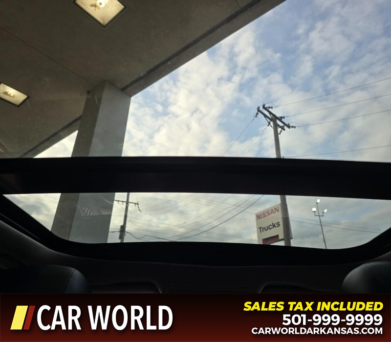 INFINITI QX30 Vehicle Full-screen Gallery Image 19