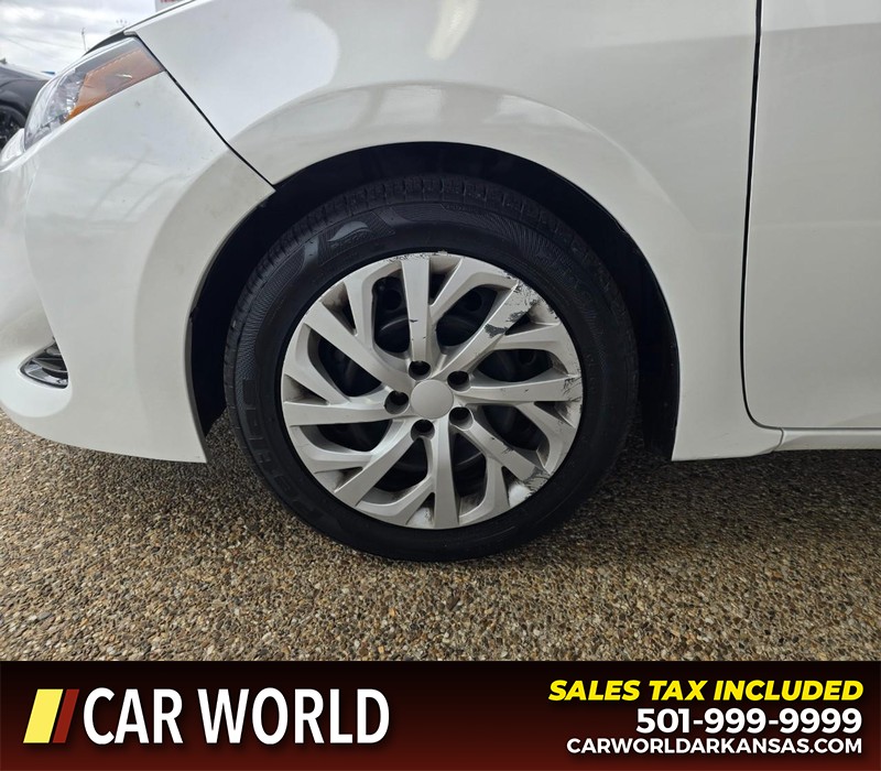 Toyota Corolla Vehicle Full-screen Gallery Image 6