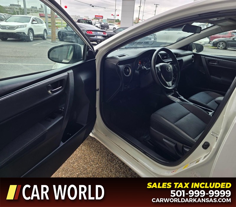 Toyota Corolla Vehicle Full-screen Gallery Image 7