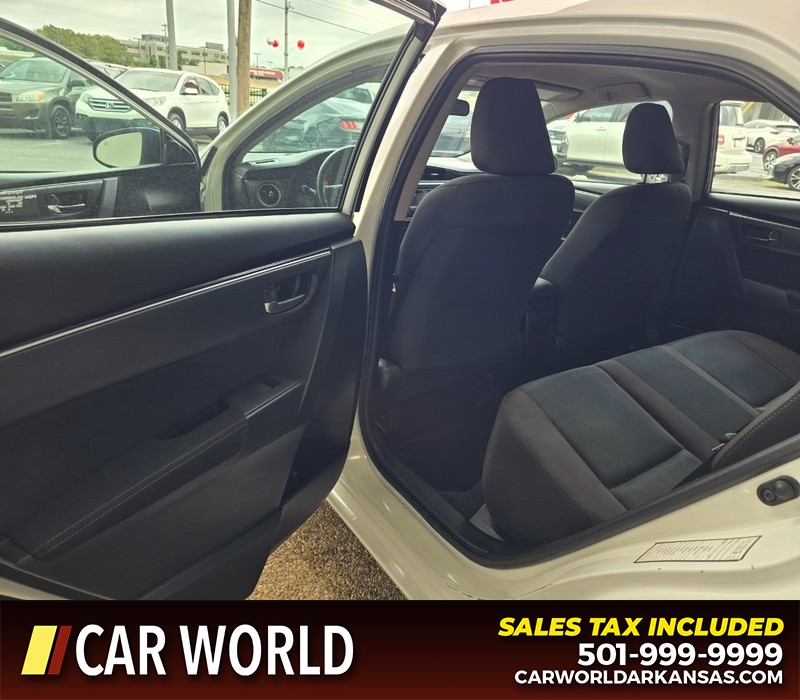 Toyota Corolla Vehicle Full-screen Gallery Image 9