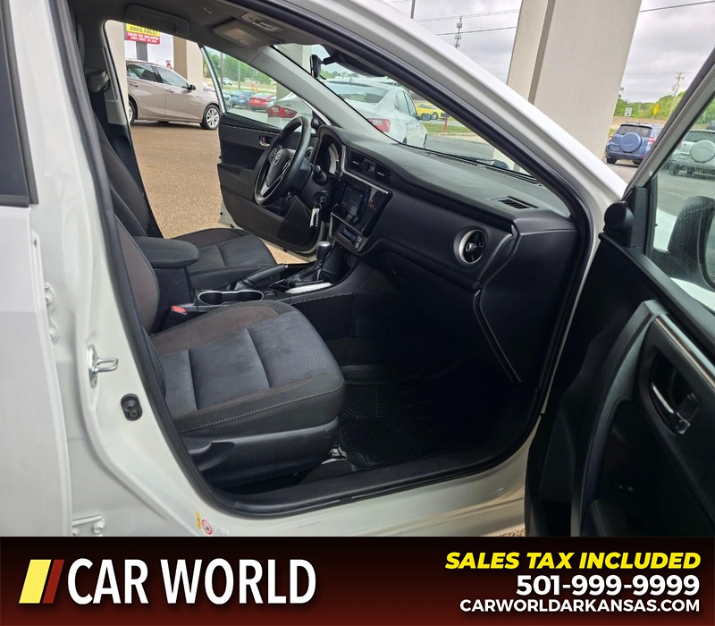 Toyota Corolla Vehicle Full-screen Gallery Image 11