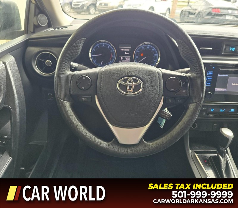 Toyota Corolla Vehicle Full-screen Gallery Image 15