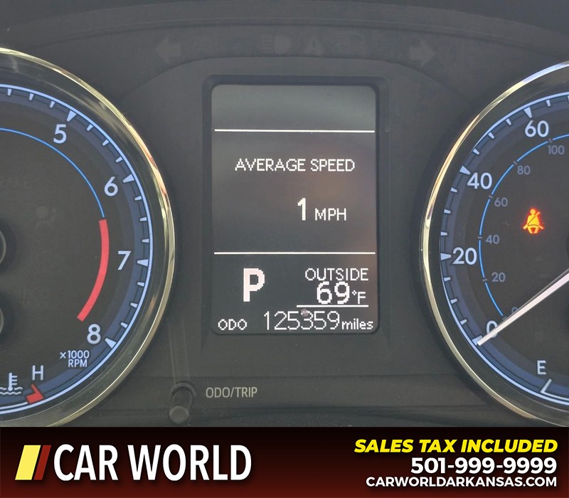 Toyota Corolla Vehicle Full-screen Gallery Image 16