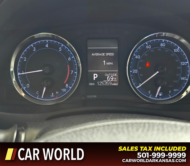 Toyota Corolla Vehicle Full-screen Gallery Image 17