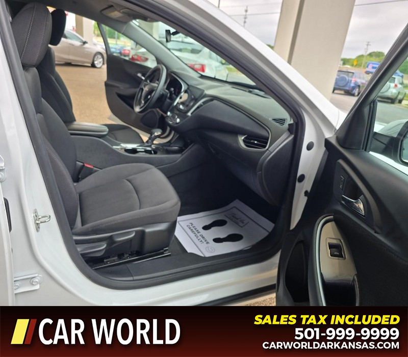 Chevrolet Malibu Vehicle Full-screen Gallery Image 11