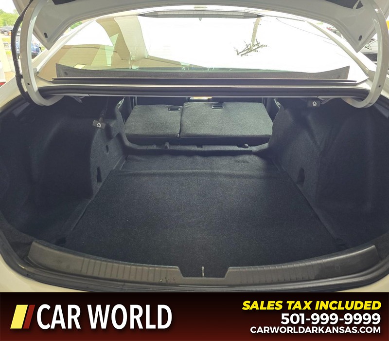 Chevrolet Malibu Vehicle Full-screen Gallery Image 14