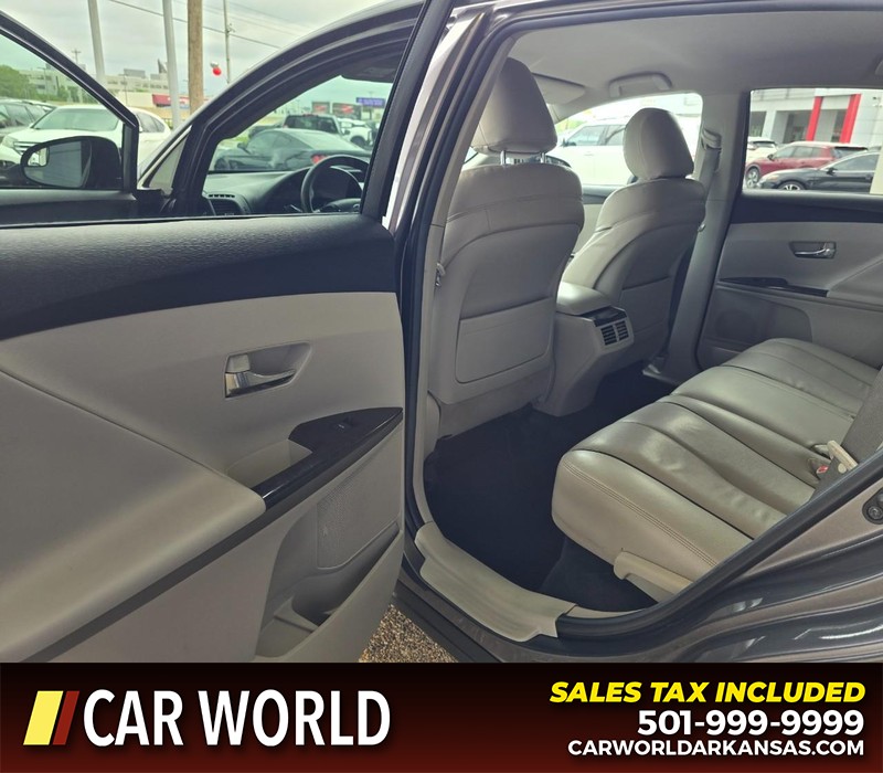 Toyota Venza Vehicle Full-screen Gallery Image 9