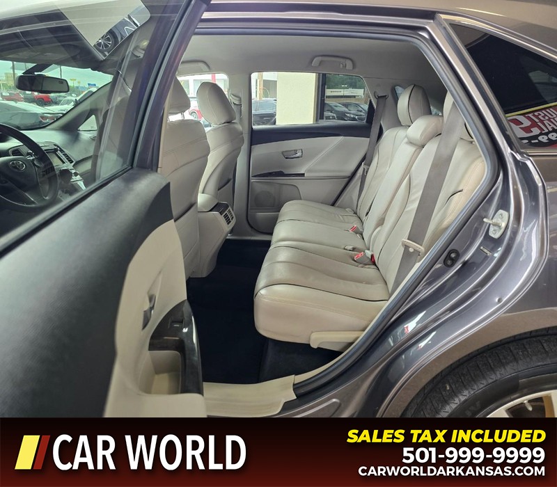 Toyota Venza Vehicle Full-screen Gallery Image 10